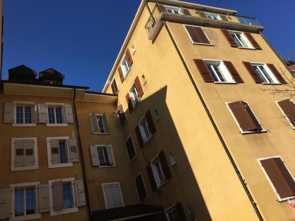 Parking voiture&Appartement 2pcs Lausanne centre Buitenkant foto